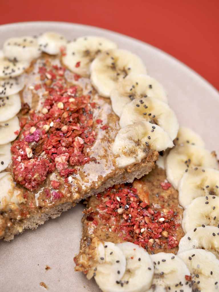 Photographie culinaire du Mediterranean Toast chez Contrastes Paris